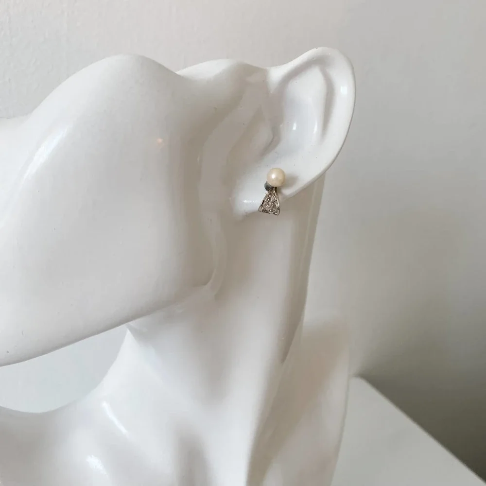 VTG Ivory Pearl Silver Loop Earrings